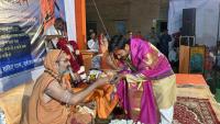Samvit volunteers, organisers receiving blessings from H.H. Swamiji